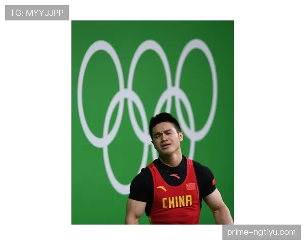 石智勇训练完啃鸡腿那刻，我懂了什么叫举重若轻